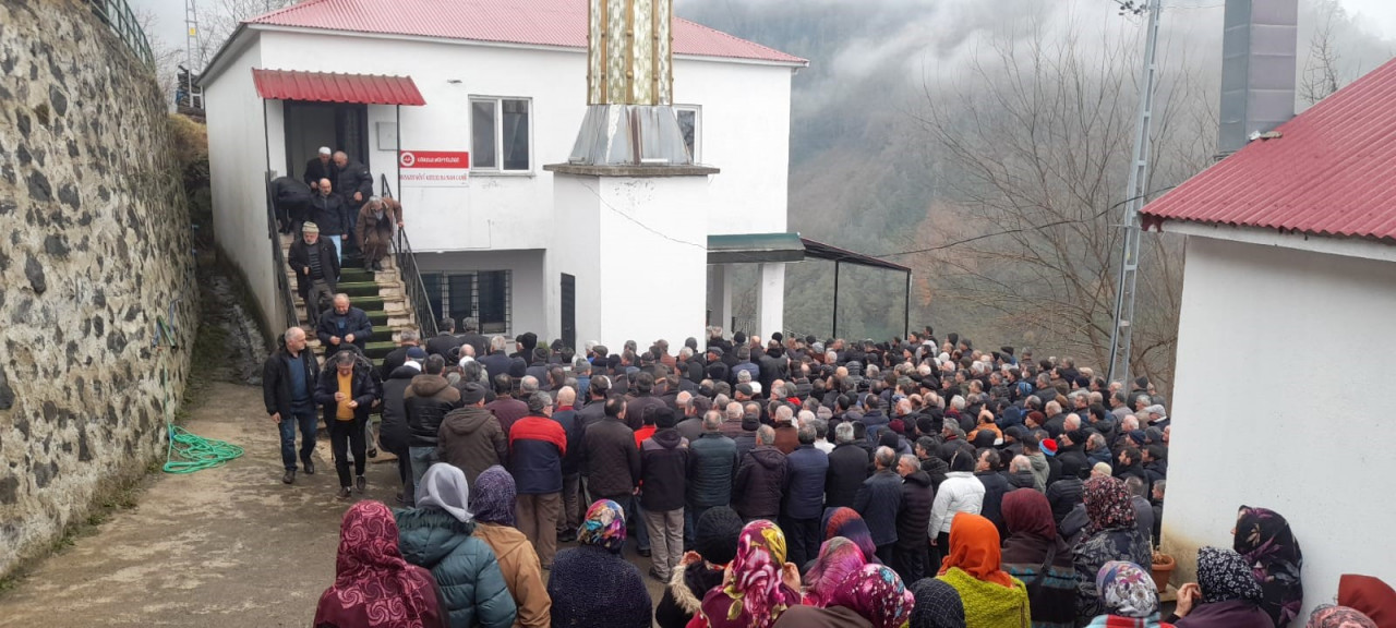 Asker eğlencesinde atılan kurşun sonucu ölen kadın son yolculuğuna uğurlandı