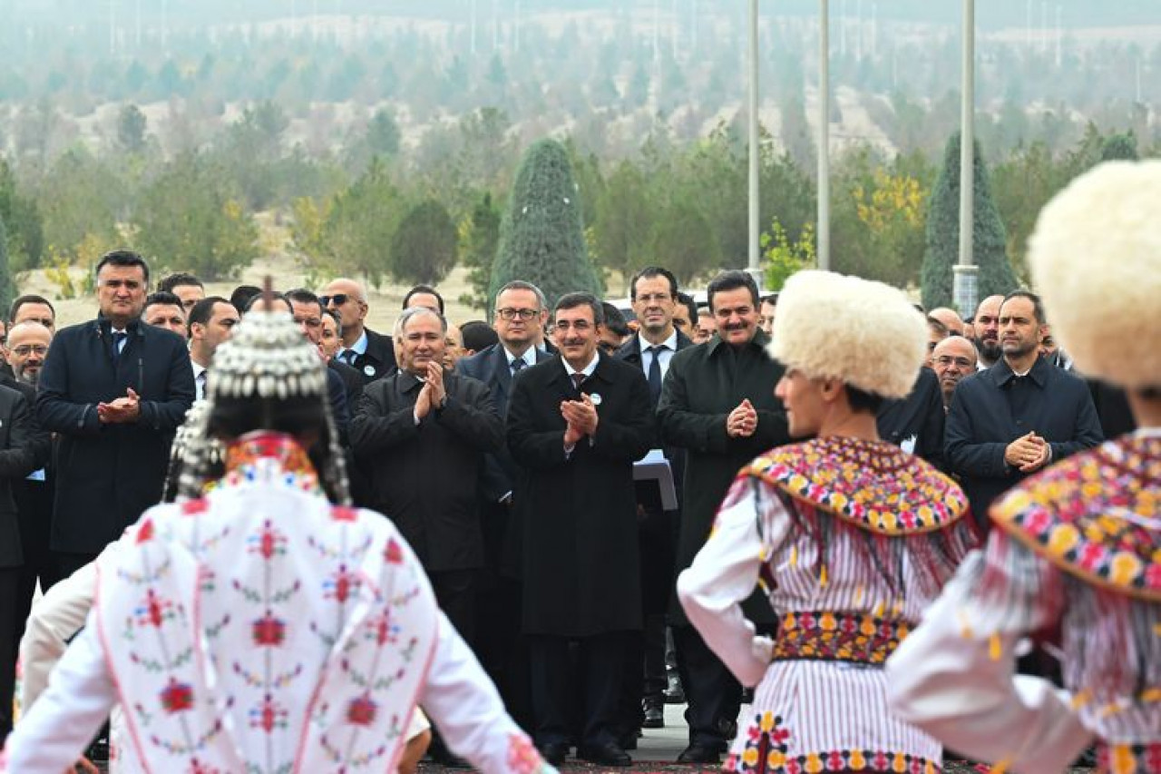 Cumhurbaşkanı Yardımcısı Türkmenistan'ı ziyaret etti