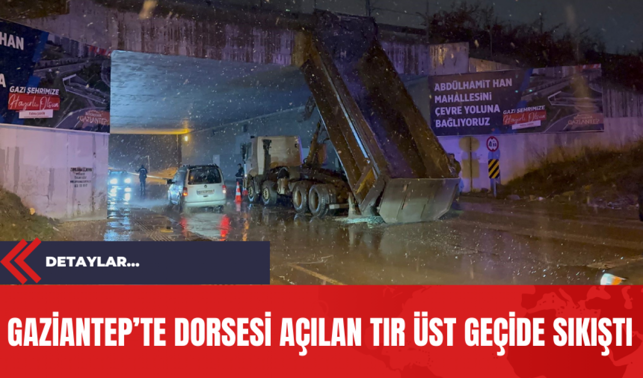 Gaziantep’te Dorsesi Açılan Tır Üst Geçide Sıkıştı