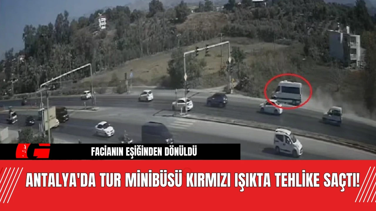 Antalya'da Tur Minibüsü Kırmızı Işıkta Tehlike Saçtı!