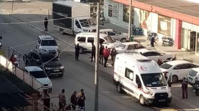 Ambulans otomobille çarpıştı