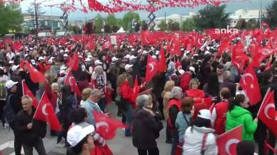 Düzceli genç: Onlar taş attı, biz çiçek atacağız