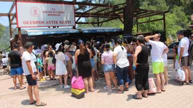 Olympos ve Adrasan'da bayram tatilinde günlük 6 kamyon çöp toplanıyor