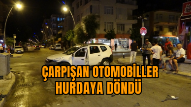 Çarpışan otomobiller hurdaya döndü