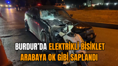 Burdur’da elektrikli bisiklet arabaya ok gibi saplandı