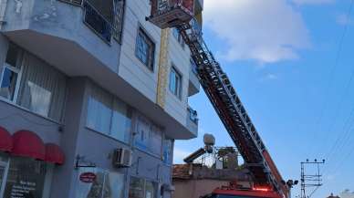 Hatay'da evde mahsur kalan çocuğu itfaiye ekipleri kurtardı