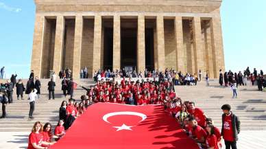 Toroslar Belediye Başkanı gençlerle Anıtkabir'de Cumhuriyetin 100. yılını onurlandırdı