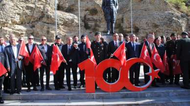 Eğirdir'de 100. yıl coşkusu Türk bayrağı ve yürüyüş!