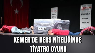 Kemer'de ders niteliğinde tiyatro oyunu