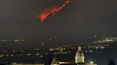 Faaliyete geçen Etna Yanardağı korkuttu