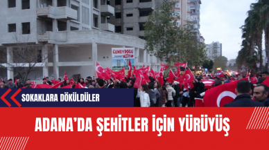 Adana'da Binlerce Vatandaş Şehitler İçin Türk Bayraklarıyla Yürüdü