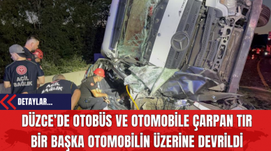 Düzce'de Otobüs Ve Otomobile Çarpan Tır Bir Başka Otomobilin Üzerine Devrildi