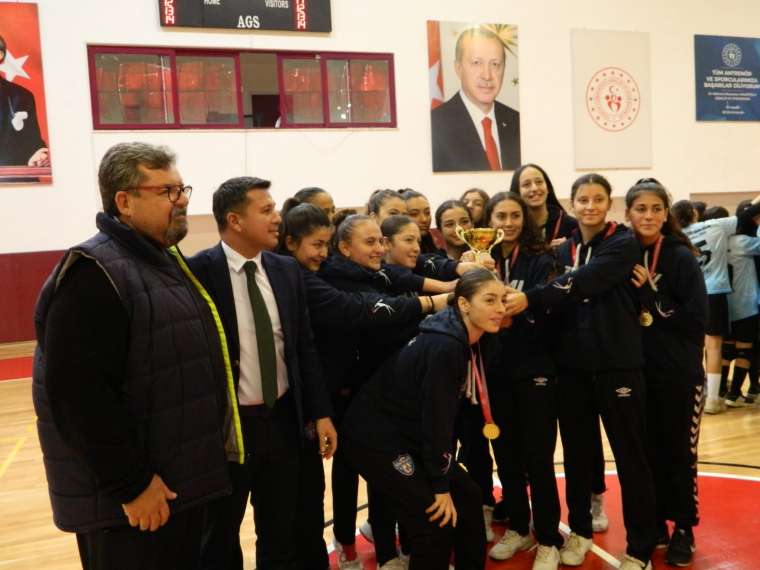 Zafer Muratpaşa Anadolu Lisesi’nin 2