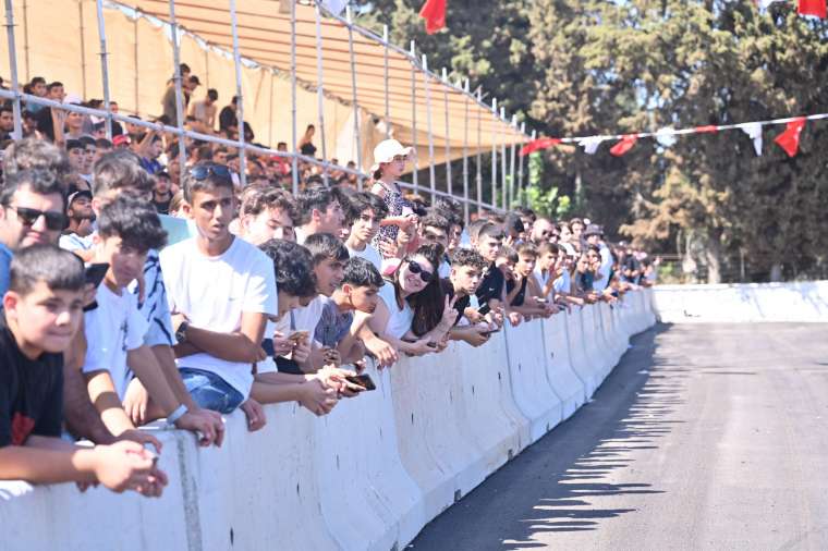 ANTALYA'DA ASFALTI BÖYLE AĞLATTILAR 8