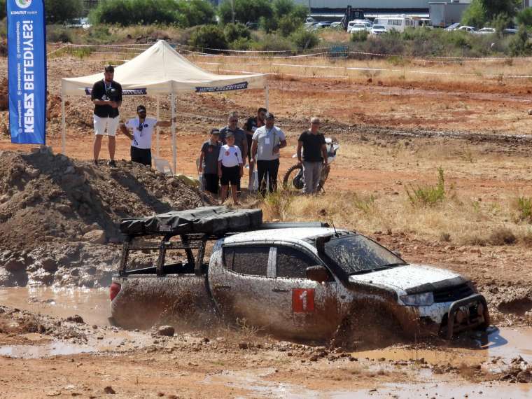 ANTALYA'DA ASFALTI BÖYLE AĞLATTILAR 1