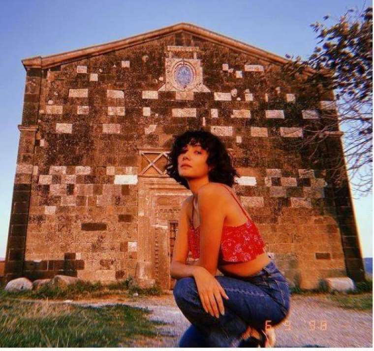 Aybüke Pusat'ın cesur pozları sosyal medyayı salladı! Güzelliği şaka mı? 7