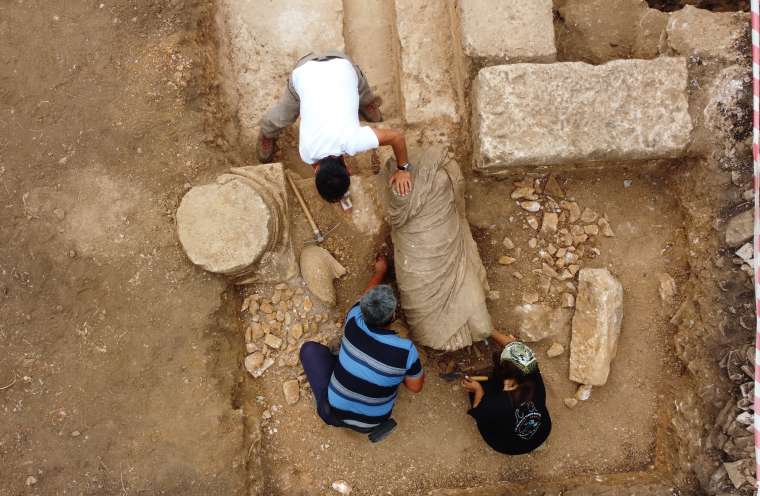 Anemurium antik kentinde 1800 yıllık kadın heykeli bulundu 10