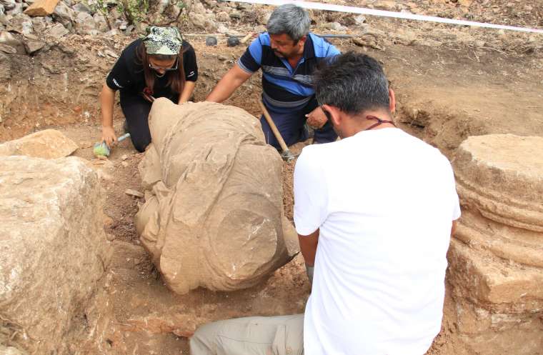 Anemurium antik kentinde 1800 yıllık kadın heykeli bulundu 8