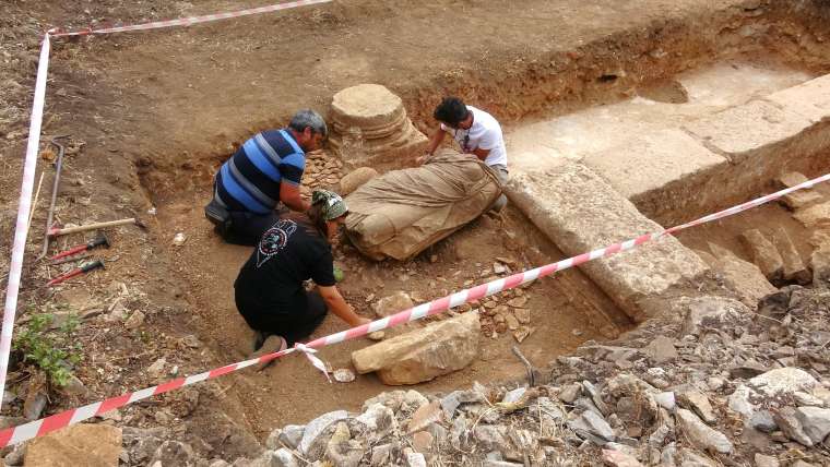 Anemurium antik kentinde 1800 yıllık kadın heykeli bulundu 5