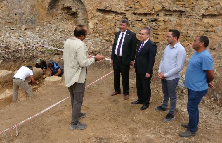 Anemurium antik kentinde 1800 yıllık kadın heykeli bulundu 3