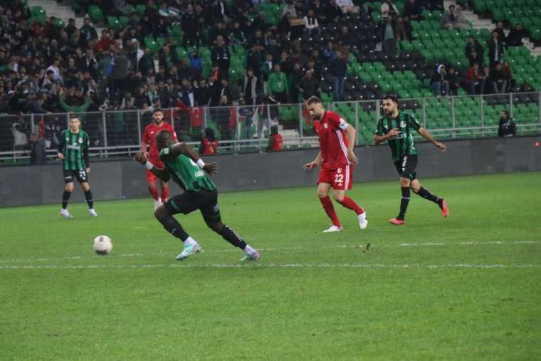 Sakaryaspor Erzurumspor'la berabere kaldı 8