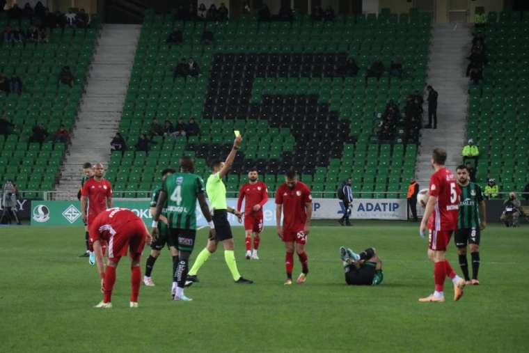 Sakaryaspor Erzurumspor'la berabere kaldı 5