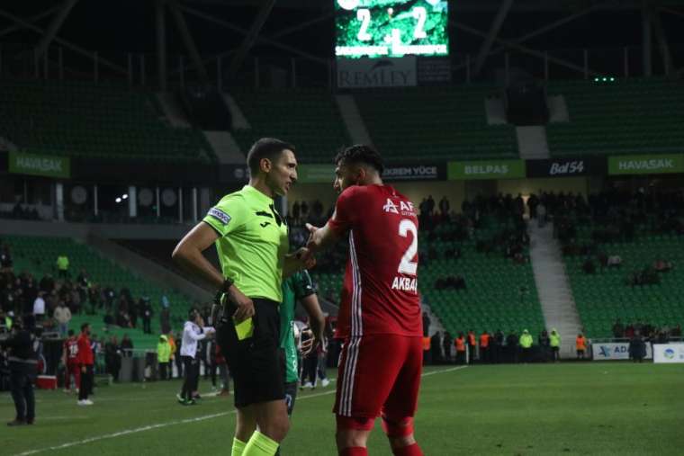 Sakaryaspor Erzurumspor'la berabere kaldı 4