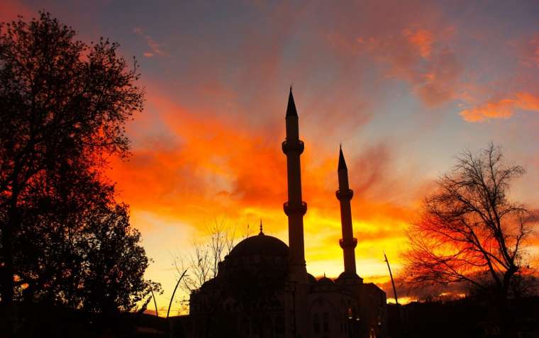 Kahramanmaraş'ın Afşin ilçesi Ashab-ı Kehf Külliye Camii ile gün batımında büyüledi 4