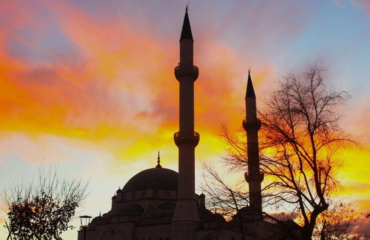 Kahramanmaraş'ın Afşin ilçesi Ashab-ı Kehf Külliye Camii ile gün batımında büyüledi 1