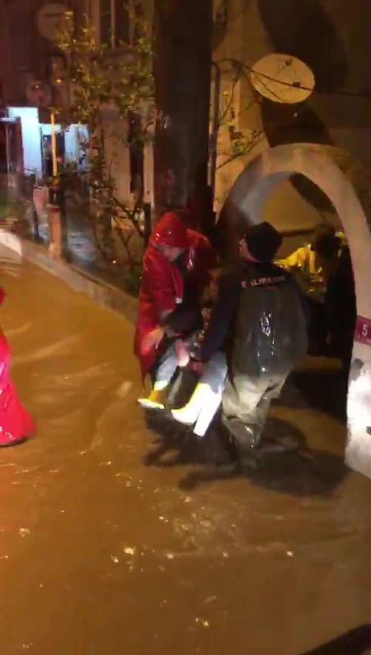 Balıkesir felaketi yaşadı dereler taştı yollar sular altında kaldı 4