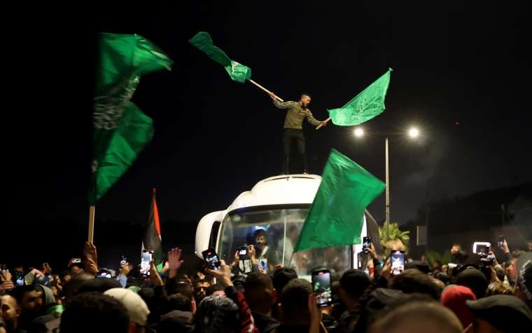 Hamas'tan rehinelerin serbest bırakıldığı anların fotoğrafları 7