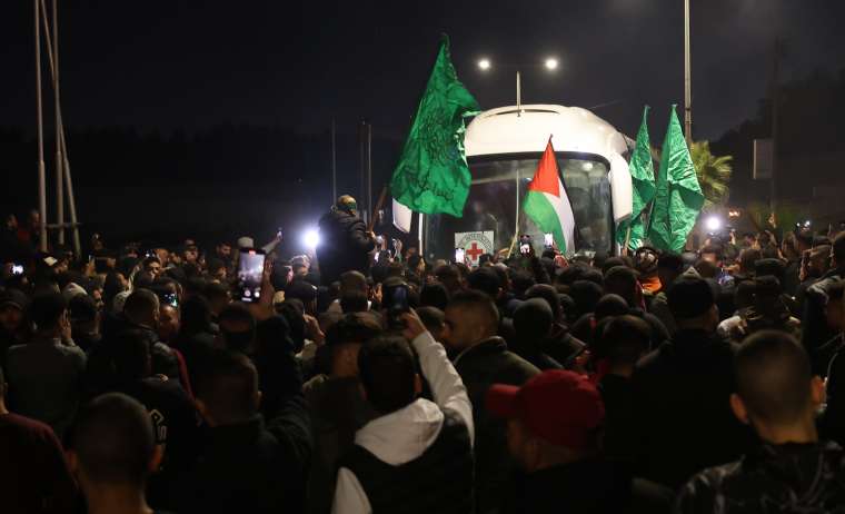 Hamas'tan rehinelerin serbest bırakıldığı anların fotoğrafları 8