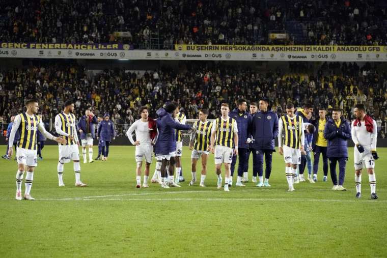 Fenerbahçe Sivasspor'u farklı mağlup etti 12