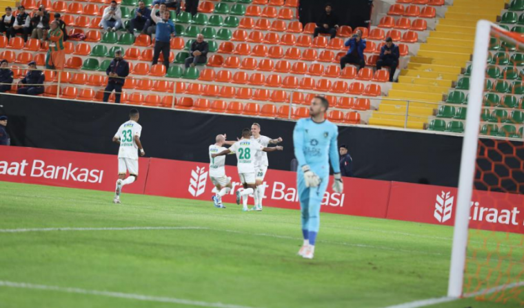 Alanyaspor Kocealispor'u 1-0 yenerek üst tura çıktı 8