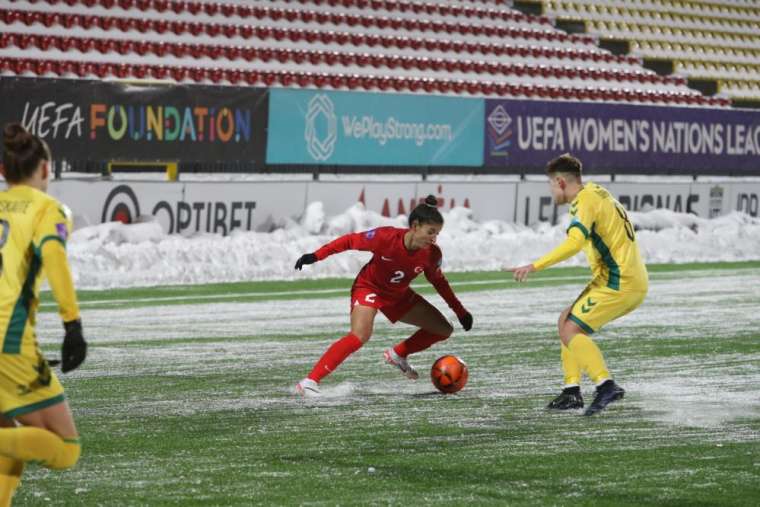 A Milli Kadın Futbol Takımı Litvanya'yı farklı geçti 4