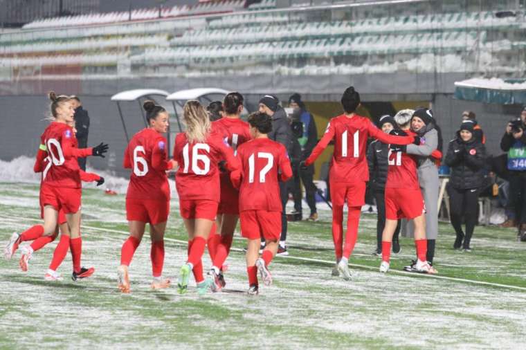 A Milli Kadın Futbol Takımı Litvanya'yı farklı geçti 6