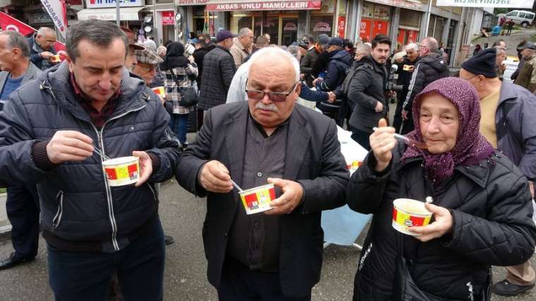 Dünyanın en kötü 7. yemeği seçilmişti! 4 bin kase kara lahana çorbası tüketildi 4