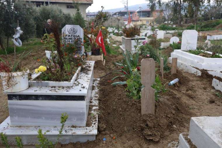 Enkaz başında elinde bisküviyle kalmıştı, bisküviyi veremediği oğlunun yanına gömüldü 4