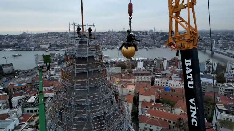 Galata Kulesi'nde operasyon! Dağcılar vinçle indirebildi 4