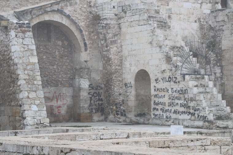 Çifte Minareli Medrese'ye Spreyli Saldırı: Hukuki Süreç Başlıyor! 2