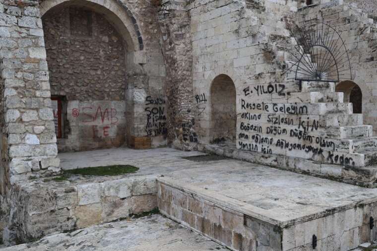 Çifte Minareli Medrese'ye Spreyli Saldırı: Hukuki Süreç Başlıyor! 5