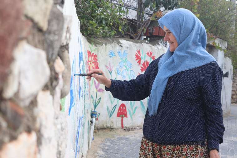 Köy duvarlarındaki rengarenk sanat 2