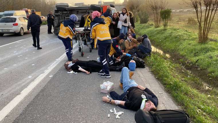 Kocaeli'nde dehşet kaza: Otomobil yolcu minibüsüne çarptı! 17 yaralı 3