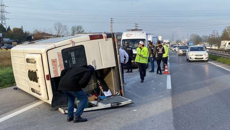 Kocaeli'nde dehşet kaza: Otomobil yolcu minibüsüne çarptı! 17 yaralı 2