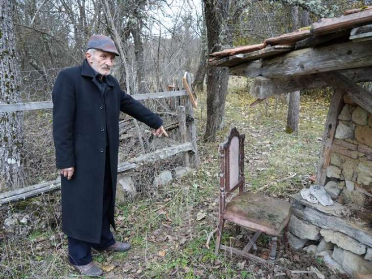 Kış uykusuna yatmayan ayılar 50 arı kovanını telef ettiler 4