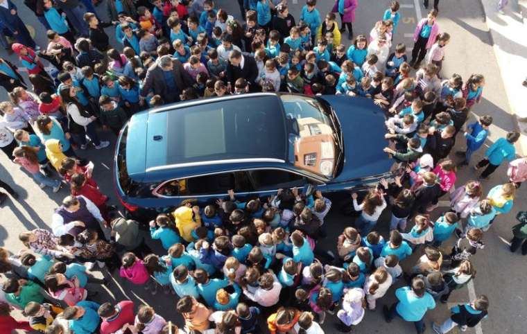 Mersin'de öğrencilere Togg sürprizi! Dokunmak için yarıştılar 1