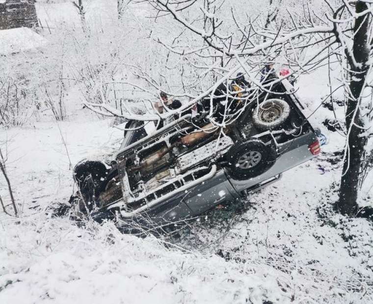 Ordu Ünye'de Kar Yağışı Nedeniyle Meydana Gelen Trafik Kazasında Yaralanan Çift Hastaneye Kaldırıldı 2