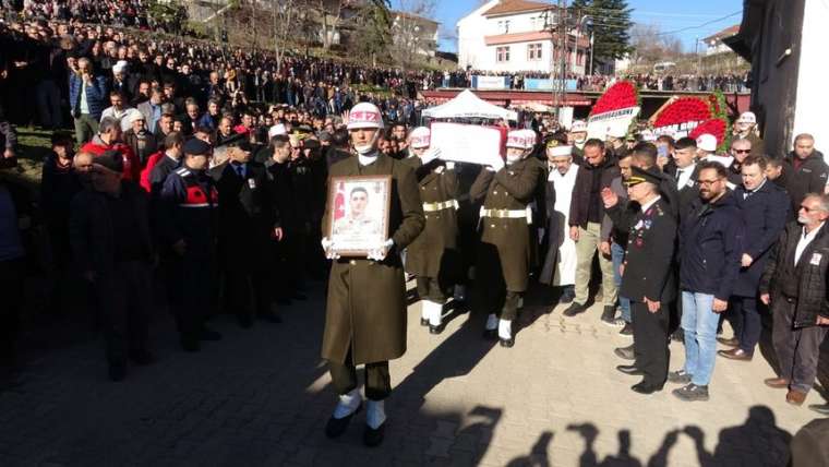 Tokatlı şehit son kez baba ocağında: Son yolculuğuna uğurlandı 7