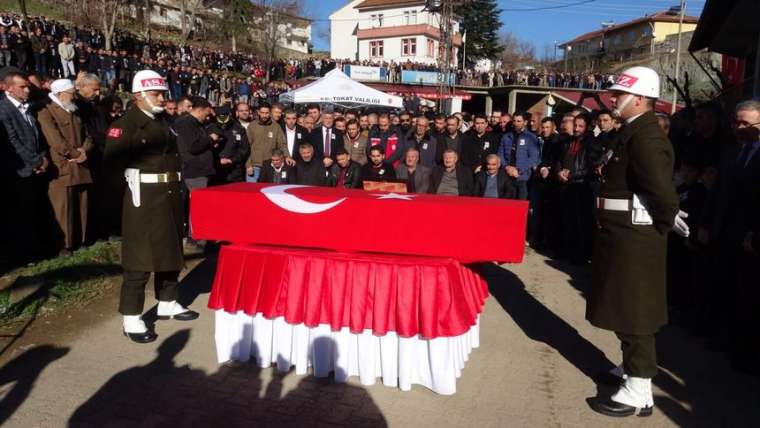 Tokatlı şehit son kez baba ocağında: Son yolculuğuna uğurlandı 1