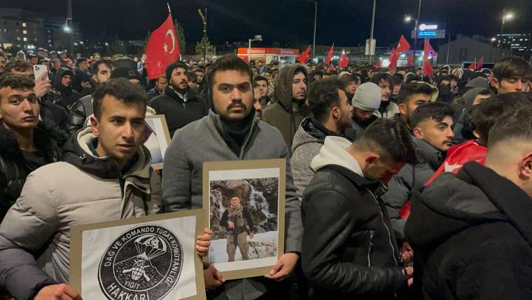 Sivas'ta Üniversite Öğrencilerinden Teröre Lanet Yürüyüşü: Şehitler Anısına Bir Araya Geldiler 5